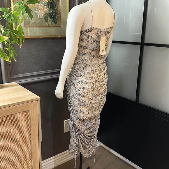 Dress - Picture 9 of 10